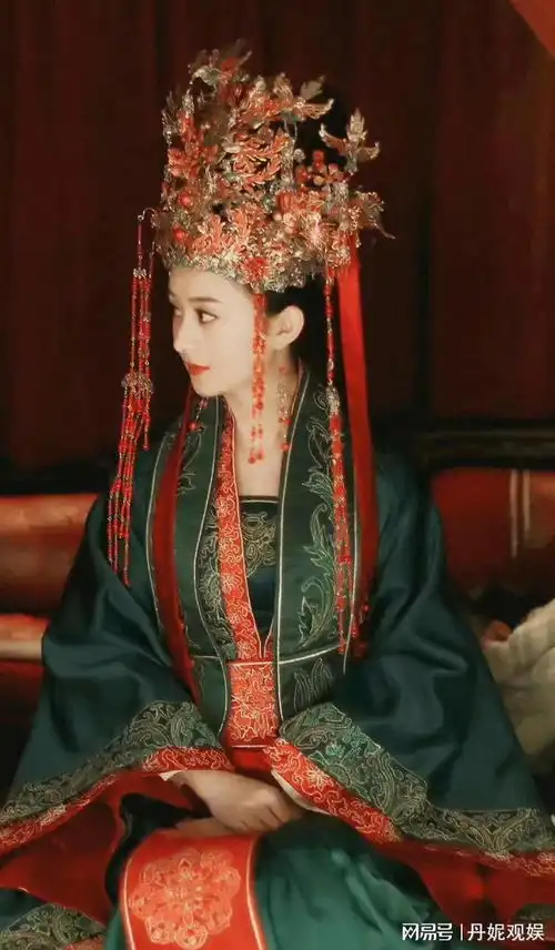 穿绿色婚服让人眼前一亮的女星,只服这7位,辨识度高还灵气逼人