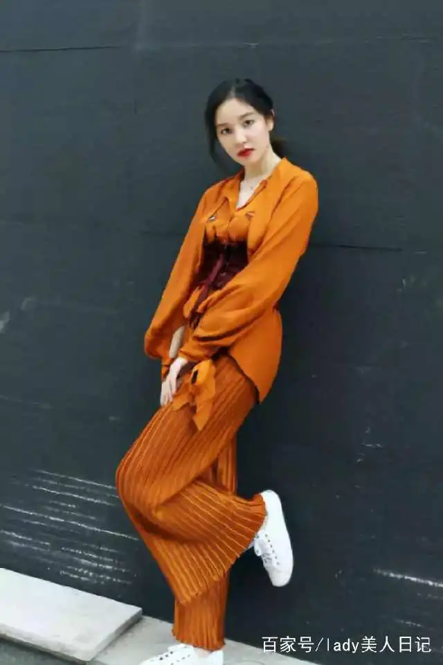 正阳门小女人又要引领潮流了,崔心心衣品很不错,难怪被热捧