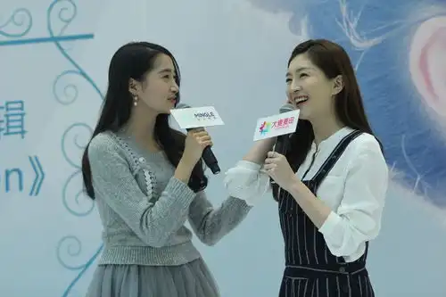 关晓彤首场签售火爆闺蜜江疏影现场力挺
