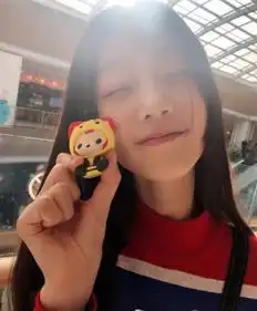 纪姿含虎妈猫爸中饰演赵薇女儿,圣诞晒美照,颜值爆表超可爱
