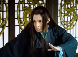 他因演反派出道,靠两部作品走红后却被遗忘,今借模仿张国荣上镜
