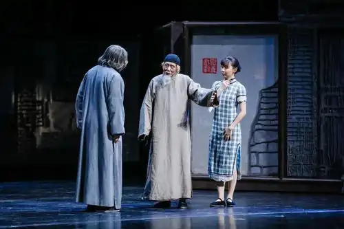 遇见宁波有戏岑颖当名著站上舞台话剧四世同堂观后