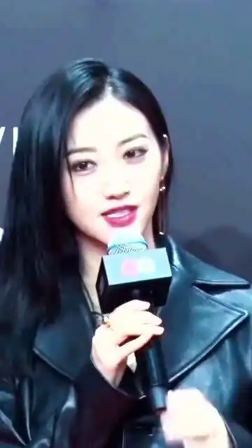 来看看演员景甜,小姐姐真的是越来越好看了,这样的她你们喜欢吗
