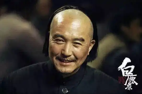 46岁凭一角拿下影帝,与妻恩爱26年零绯闻,因战狼2再度翻红