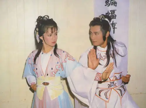 翁美玲楚留香之蝙蝠传奇幕后剧照图三中和她的伯乐关系真好
