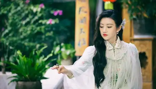 景甜司藤造型后翻车,搭档成毅主演沉香如屑,定妆照一言难尽
