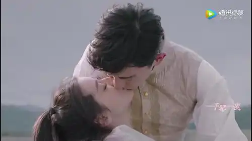 一千零一夜热巴变小迷妹大胆追求邓伦上来就吻太刺激
