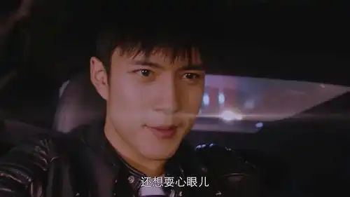 极速青春路杰刚开始落在后面,最后时刻跑到了第一,太刺激了