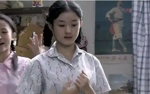 大饼脸赵丽颖,出走时是土妞,归来时已高攀不起
