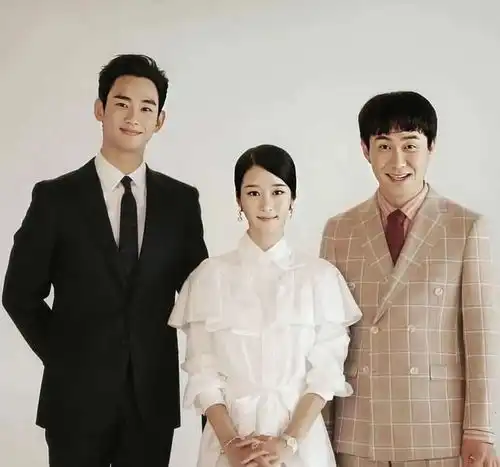 虽然是精神病但没关系中的魔女时尚秀,其实是一场治愈之旅