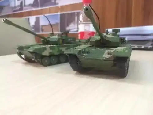 据最新票房曝53亿的战狼2,手稿居然是个90后在校生画的连吴京都叫他老师
