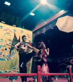 辣眼睛张伦硕钟丽缇第三次婚纱照主打京剧风
