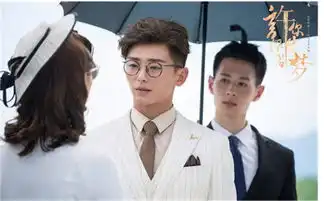 许你浮生若梦火热在播,李德龙沉稳开走民国路
