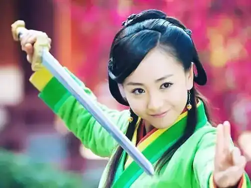 杨蓉回应整容传闻,可以得满分37岁的她颜值还是很能打的
