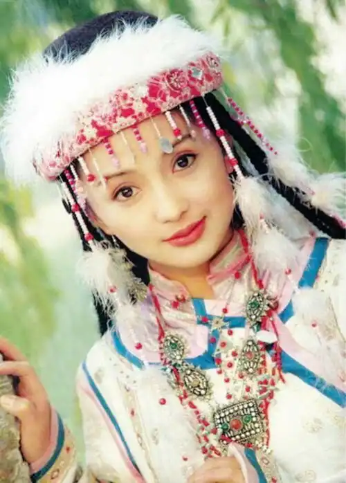 她因还珠格格大火,两年后遭遇车祸去世,如今依然被网友怀念
