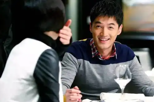 娶了刘亦菲,吻了林依晨,他一夜成名,却经历生死毁容,如今十年蜕变,尽显熟男魅力