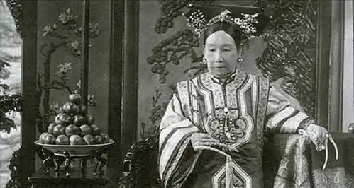 陈丽华是慈禧的何人,与溥仪又是什么关系她为何出生在颐和园
