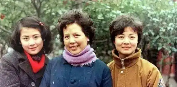 87版红楼梦她太美,选角导演专门坐飞机找她,见面后呆住了
