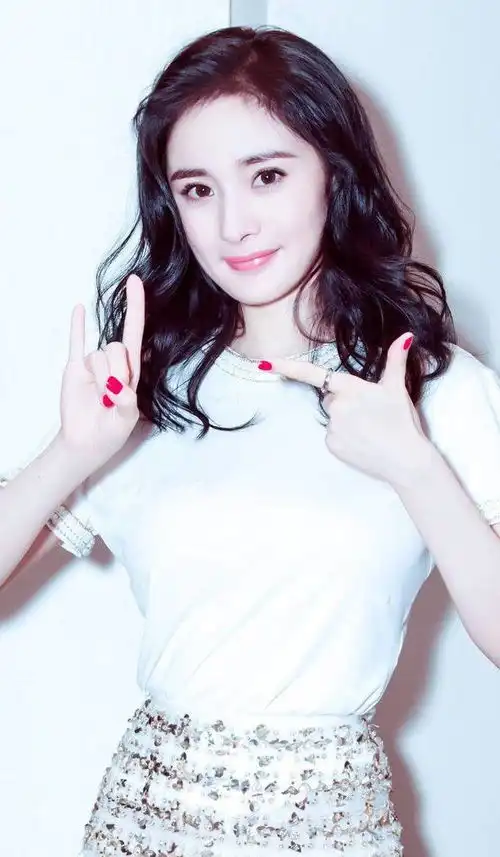 2017年最受欢迎华语女演员,郑爽第四,迪丽热巴第二,第一非她莫属娱乐频道