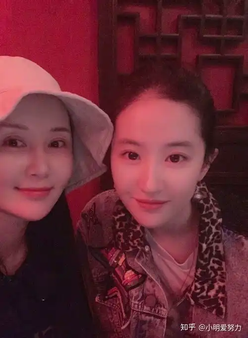 七夕舒畅为刘亦菲庆生十年称呼变化足见姐妹情深