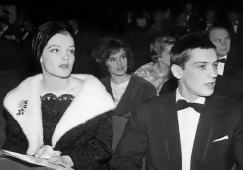 法国美男阿兰德龙辜负茜茜公主,如今85岁仍孑然一身
