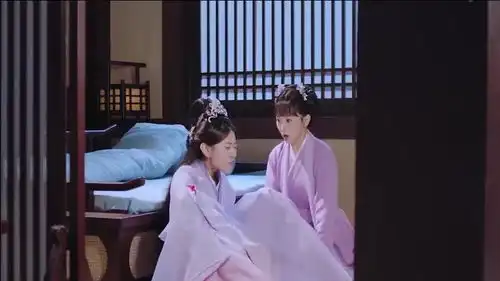 双世宠妃2小檀躲房里说着墨连城的坏话