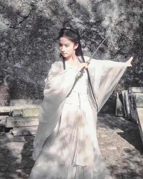 翩若惊鸿,婉若游龙,刘亦菲版小龙女
