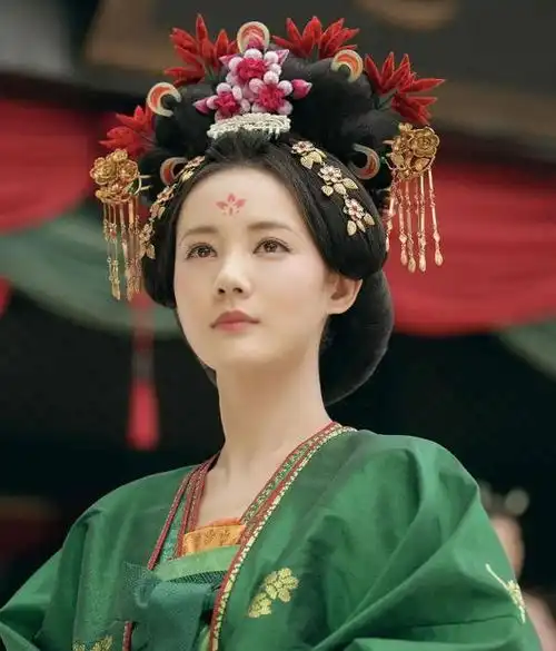 红配绿赛貂蝉当造型团队不糊弄观众后,一时间还真分不清谁更美
