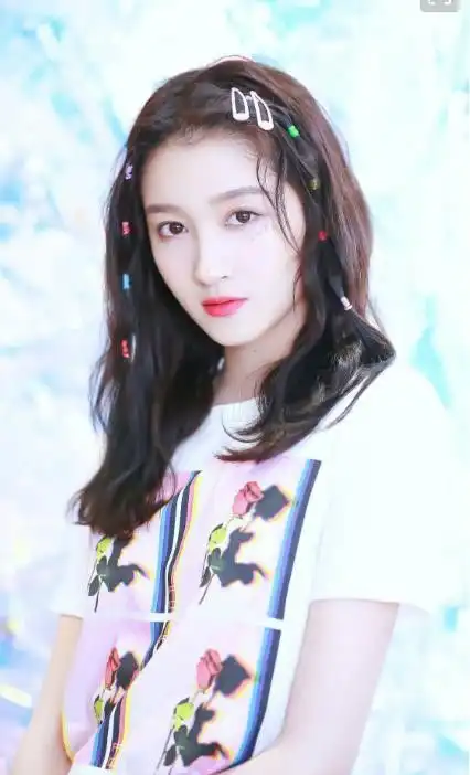 关晓彤影删减版剧照,唯美灵动仙气飘飘,比女主还抢眼
