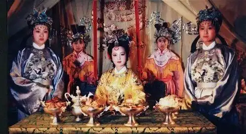 红楼梦此人才是贾府最大的靠山,她一死贾家直接进入衰亡倒计时
