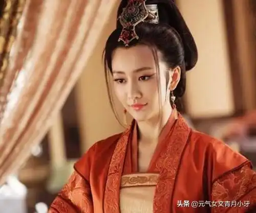 杨紫前男友牵手花木兰侯梦瑶熟女王鸥曾演傻白甜为她作配
