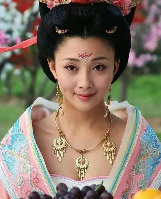 殷桃前夫被判10年,45岁仍单身无子女,今再度提名百花奖引热议
