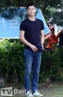 舔屏宋仲基退伍后打了个漂亮回归仗
