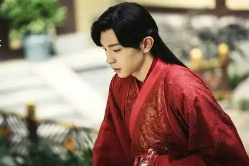 跟杨紫合作的男星火了,邓伦罗云熙李现流量担当,下一个会是他吗
