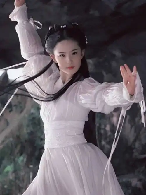 刘亦菲霸凌事件再升级一段视频流出揩油揪头发,惨不忍睹
