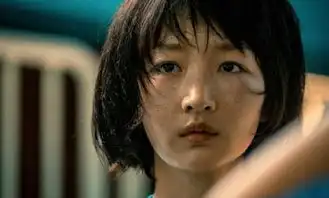 少年的你最新剧照易烊千玺身穿囚服圆寸加持