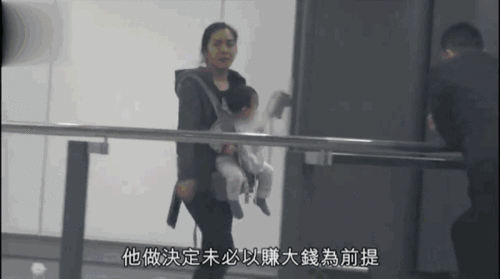 黎明两岁女儿成长萌照全曝光,以前像岳云鹏,现在跟爸爸一模一样