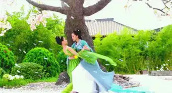 张天爱整容太过撞脸多人与前男友李子峰恋爱情史曝光
