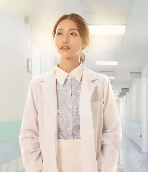 越南版太阳的后嗣高颜值海报曝光,网友主角比宋仲基帅
