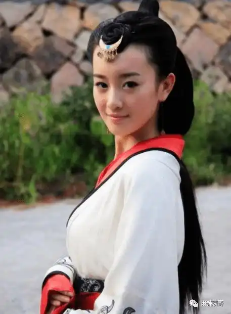 吴谨言的脸是不是崩啦真是小红靠捧大红靠命啊