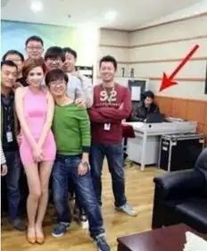 快看,咱就别在这耗着了,赶忙出嫁吧,这绝不是长久之计
