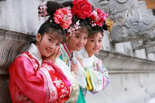 中国版绯闻女孩queens一角争夺赛,张雨绮高气场力压吕佳容
