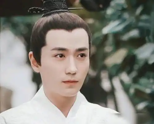 这部剧积灰7年才播出,男配已成顶流,男主混到无人问津