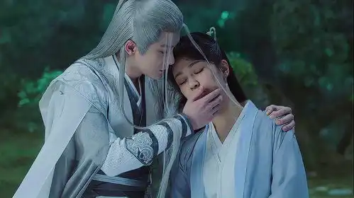 长相思2小夭分手,相柳心疼却不敢表白,偷吻后放手这幕好虐