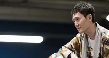 冯绍峰有型出演飞驰人生,却被脚趾头抢镜了