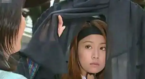 乌龙闯情关17年后,主角统统过气,而龙套疯女人却红到发紫