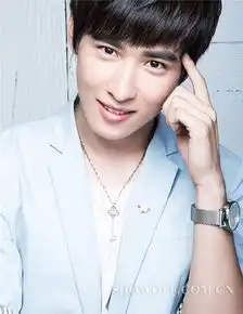 吴昊泽一组春日休闲大片冷峻酷炫
