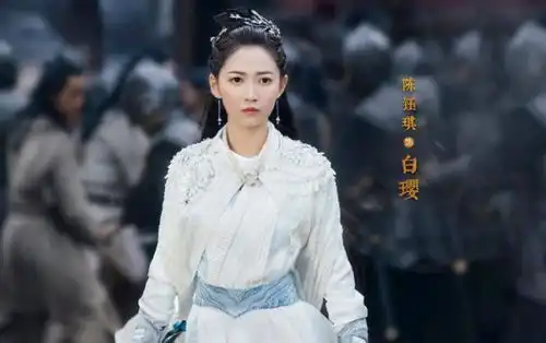 镜双城首次官宣剧照,李易峰古装依旧出众,女主白衣造型惊艳