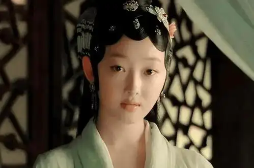 陈晓旭的颜值被严重低估了1987年香港出街,容颜娇嫩,眉目含情
