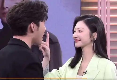 32岁景甜现实中长相如何失去了司藤滤镜,直播生图成焦点